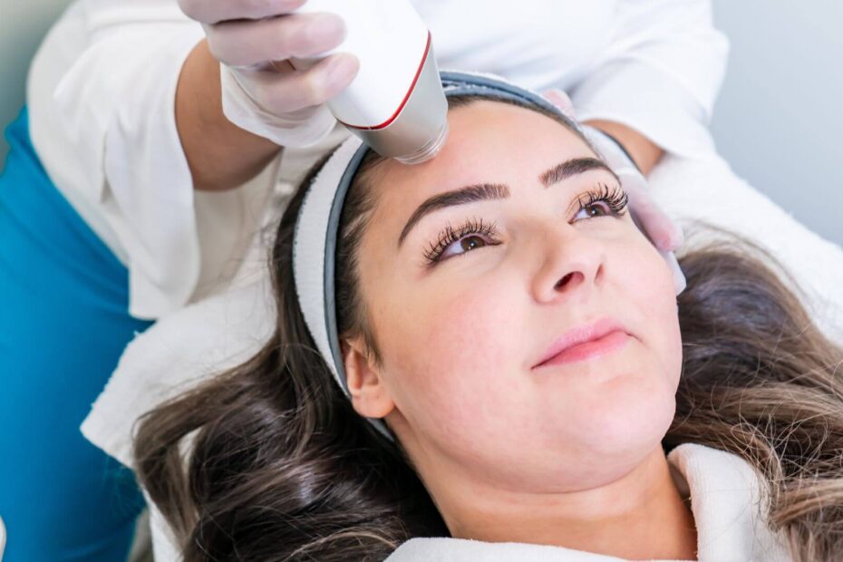 How Microneedling Rejuvenates Skin